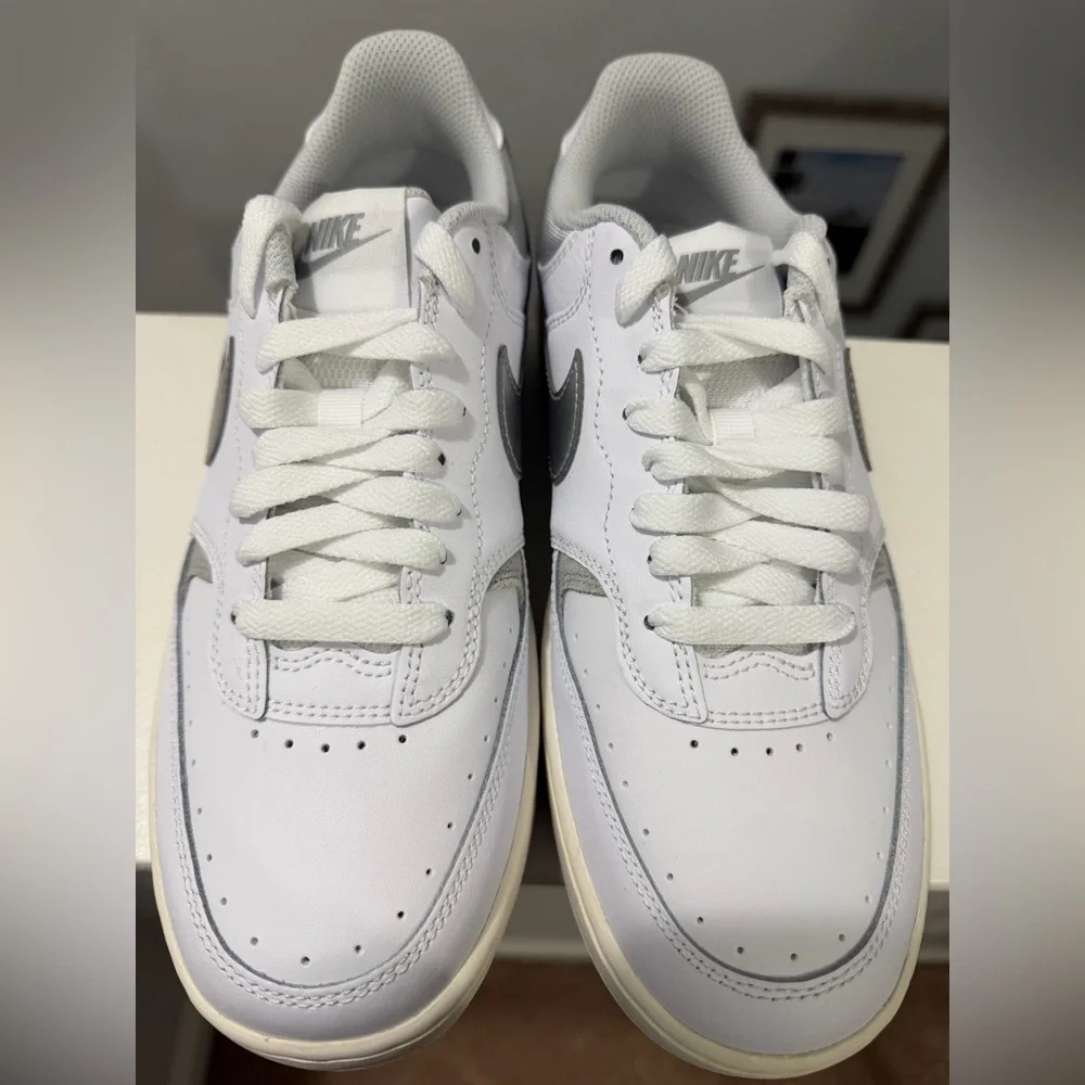 NIKE Gamma Force Sneakers - Women’s White Platform Shoes - Size 8.5 & 9
